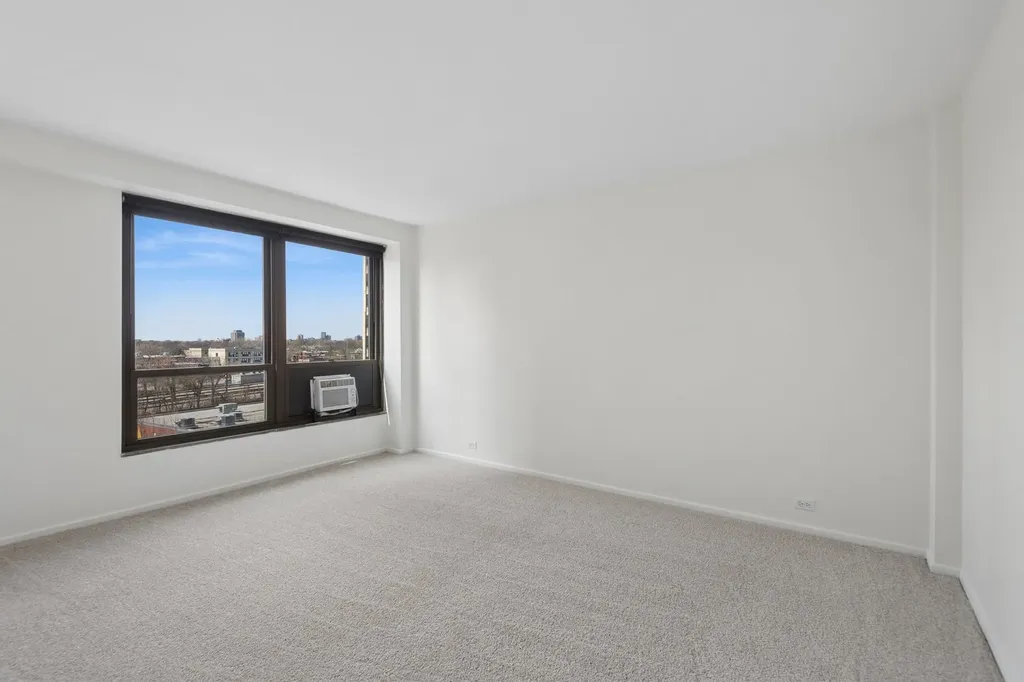 5050 South East End Avenue Chicago IL 60615