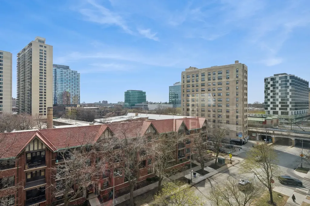 5050 South East End Avenue Chicago IL 60615