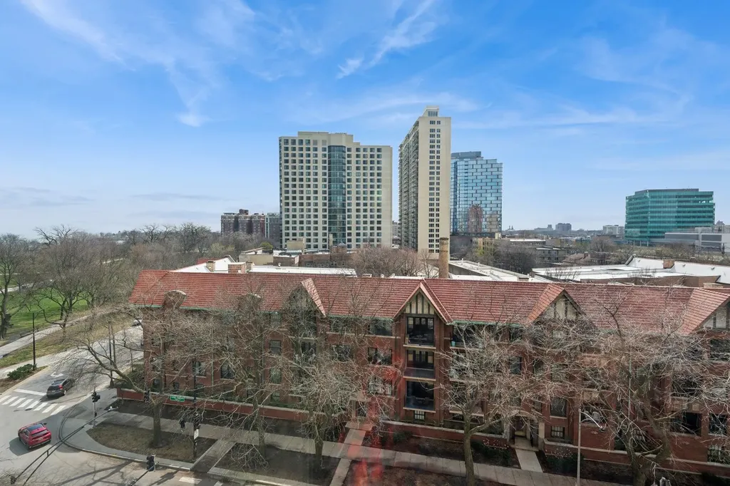 5050 South East End Avenue Chicago IL 60615
