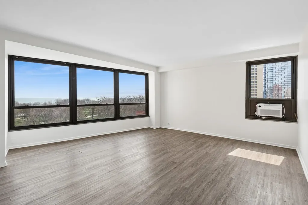 5050 South East End Avenue Chicago IL 60615