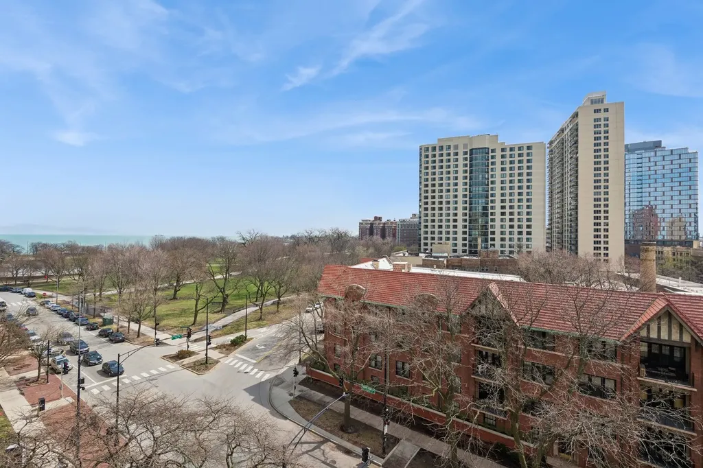 5050 South East End Avenue Chicago IL 60615