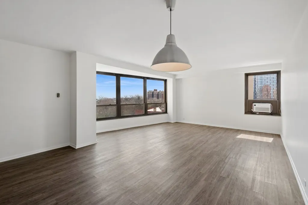 5050 South East End Avenue Chicago IL 60615