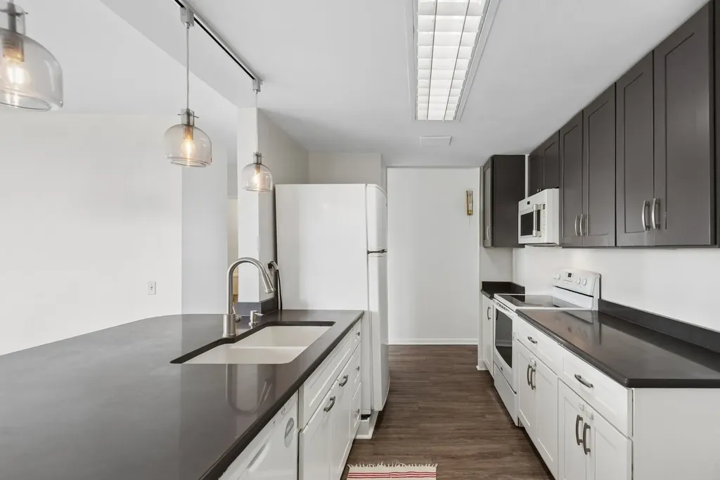 5050 South East End Avenue Chicago IL 60615