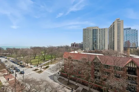 5050 South East End Avenue Chicago IL 60615