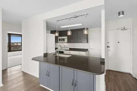 5050 South East End Avenue Chicago IL 60615