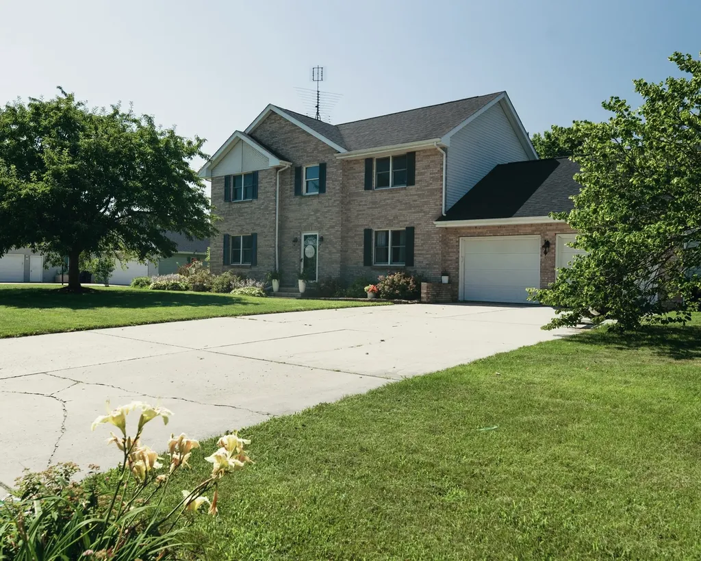 45 Oak Ridge Drive Lasalle IL 61301