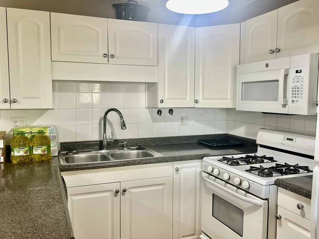 5S070 Pebblewood Lane Naperville IL 60563