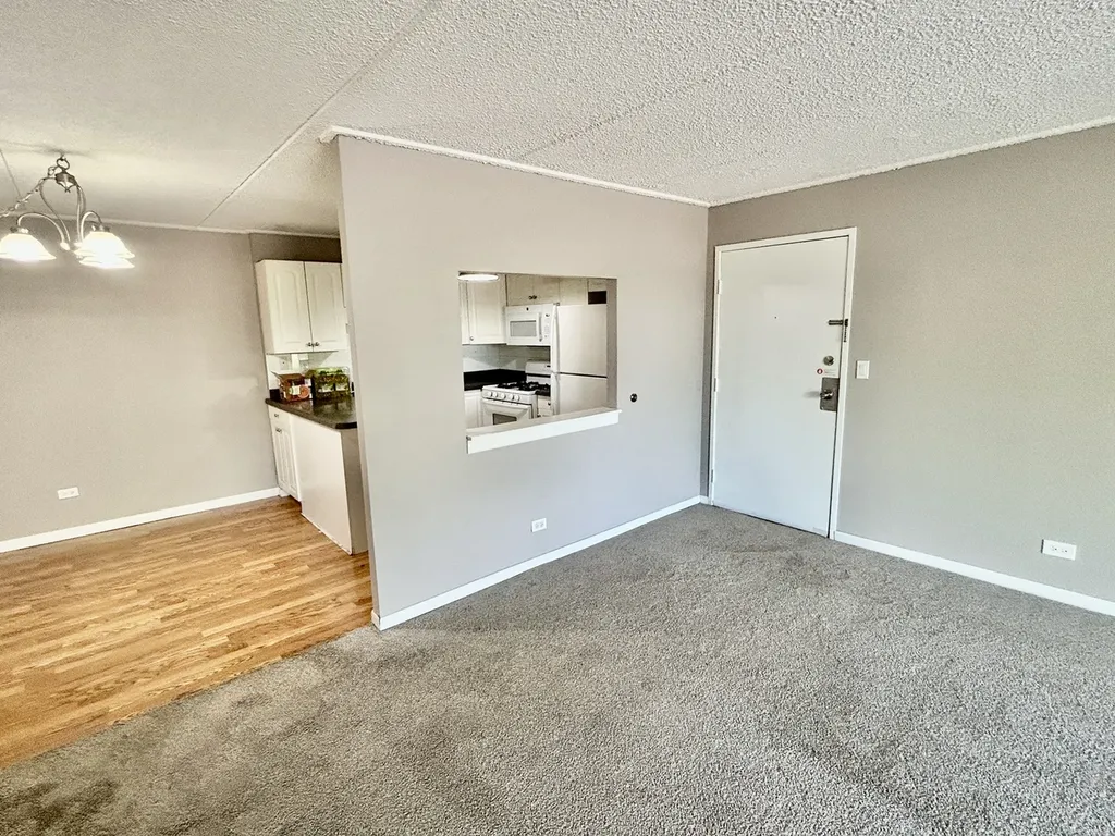 5S070 Pebblewood Lane Naperville IL 60563