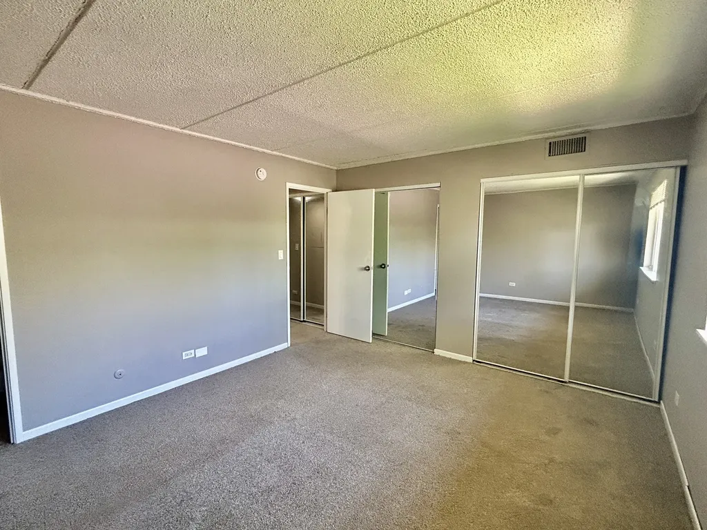5S070 Pebblewood Lane Naperville IL 60563