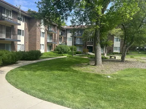 5S070 Pebblewood Lane Naperville IL 60563