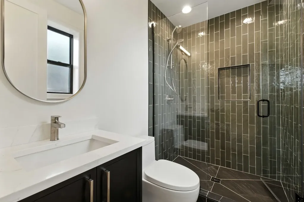 1443 West Roscoe Street Chicago IL 60657