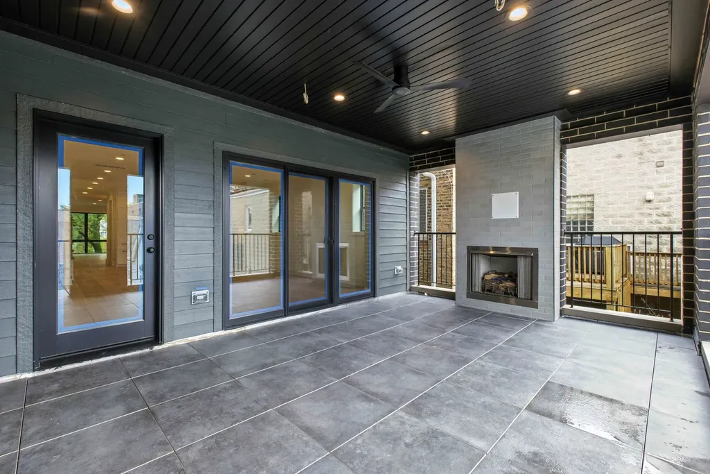 1443 West Roscoe Street Chicago IL 60657