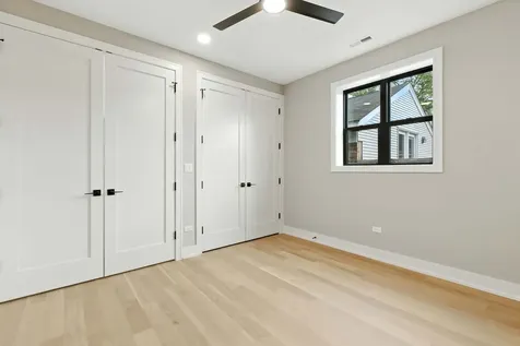 1443 West Roscoe Street Chicago IL 60657