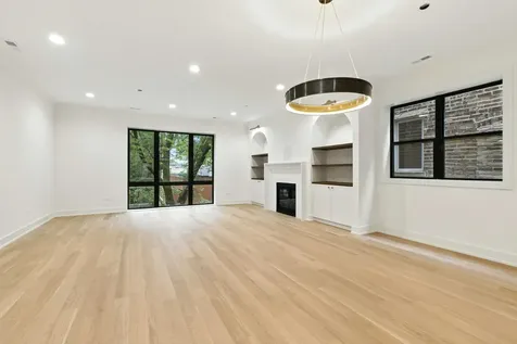 1443 West Roscoe Street Chicago IL 60657