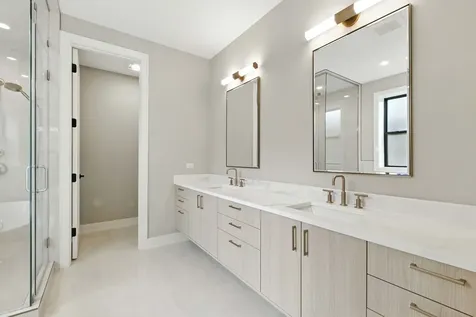 1443 West Roscoe Street Chicago IL 60657