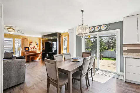 1739 Newbridge Circle Elgin IL 60123