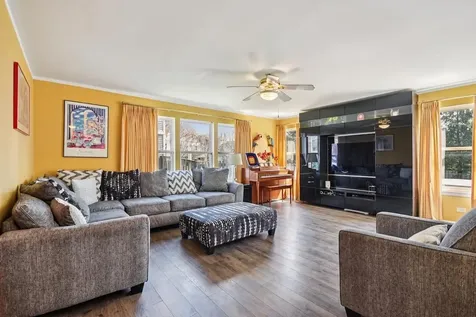 1739 Newbridge Circle Elgin IL 60123