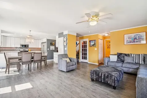 1739 Newbridge Circle Elgin IL 60123