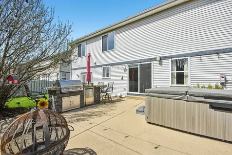 1739 Newbridge Circle Elgin IL 60123