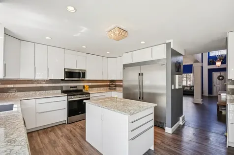 1739 Newbridge Circle Elgin IL 60123