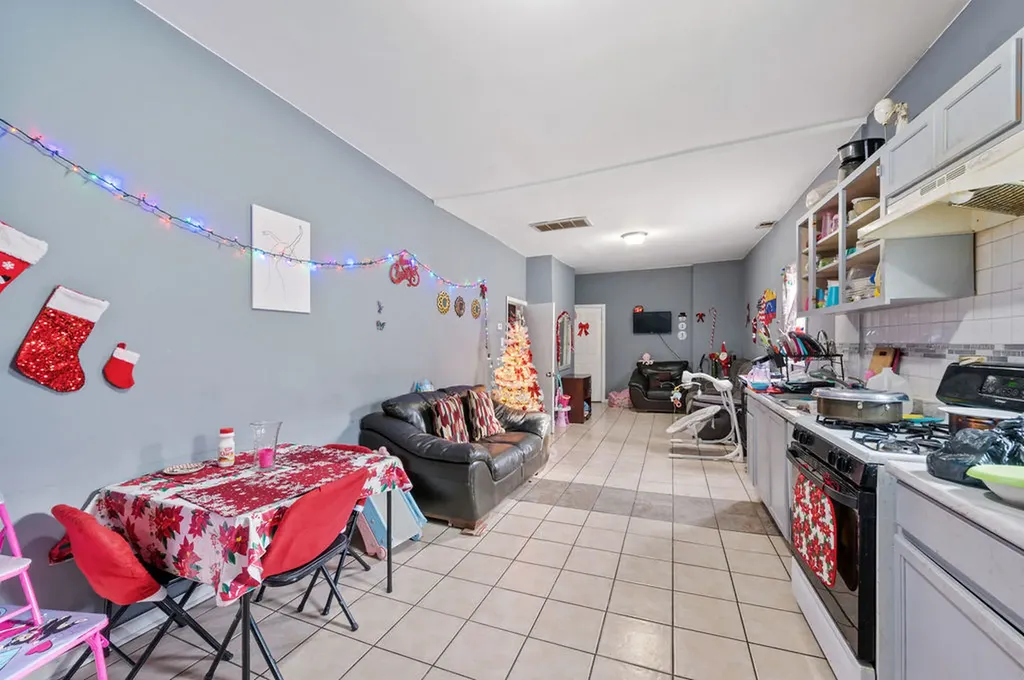 8420 South Burley Avenue Chicago IL 60617