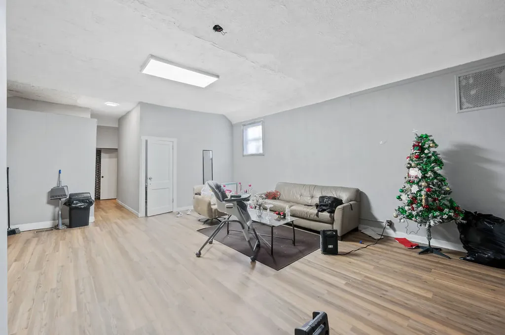 8420 South Burley Avenue Chicago IL 60617