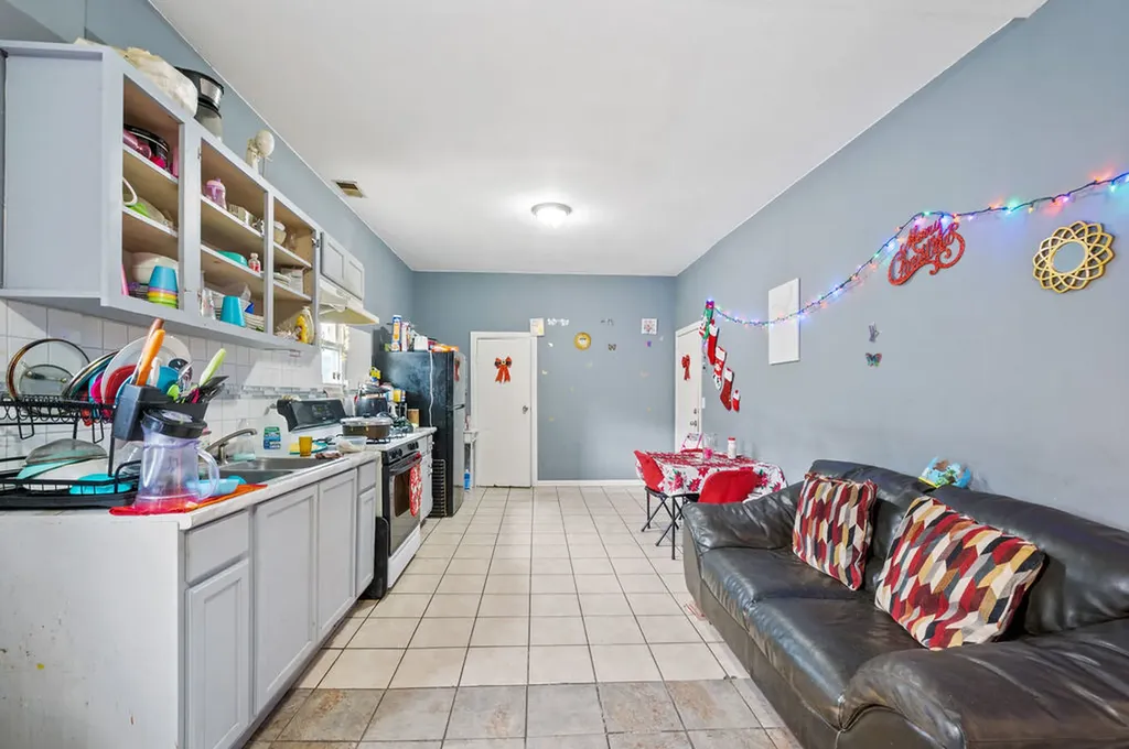 8420 South Burley Avenue Chicago IL 60617