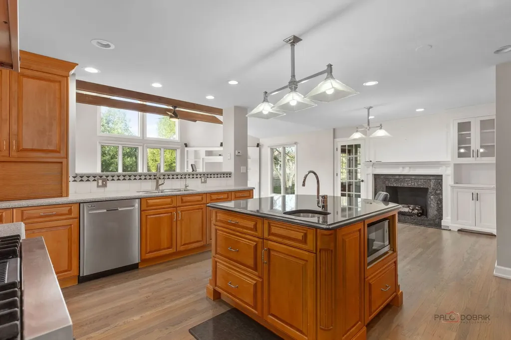 2326 West Weathersfield Way Schaumburg IL 60193
