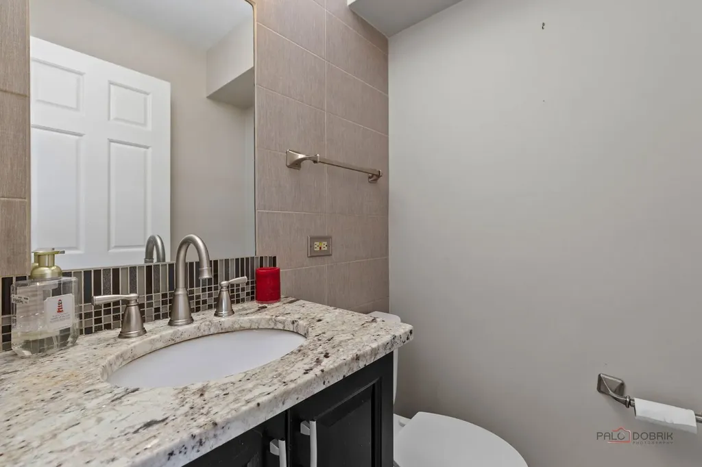 2326 West Weathersfield Way Schaumburg IL 60193