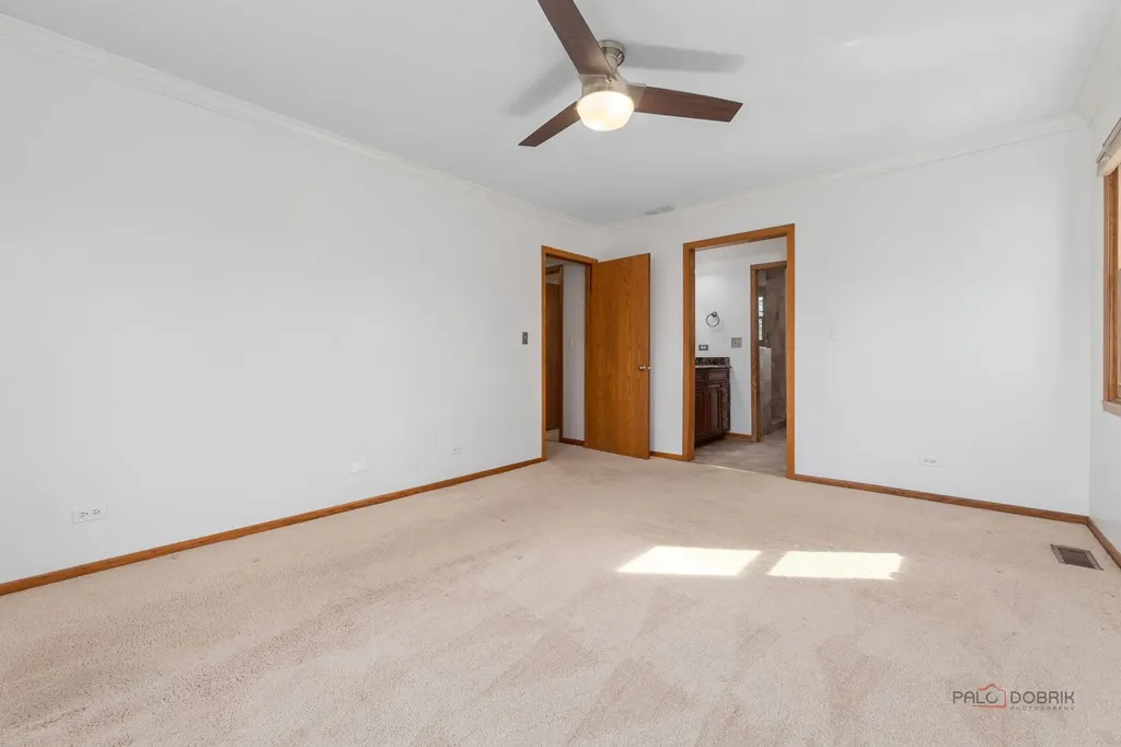 2326 West Weathersfield Way Schaumburg IL 60193