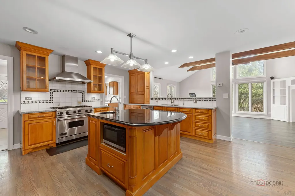 2326 West Weathersfield Way Schaumburg IL 60193