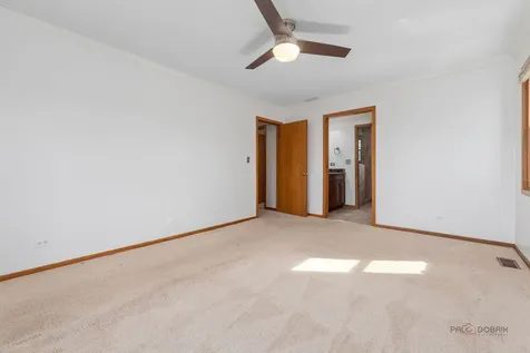 2326 West Weathersfield Way Schaumburg IL 60193