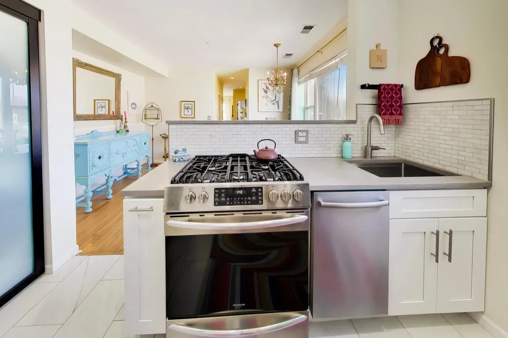 3839 North Western Avenue Chicago IL 60618