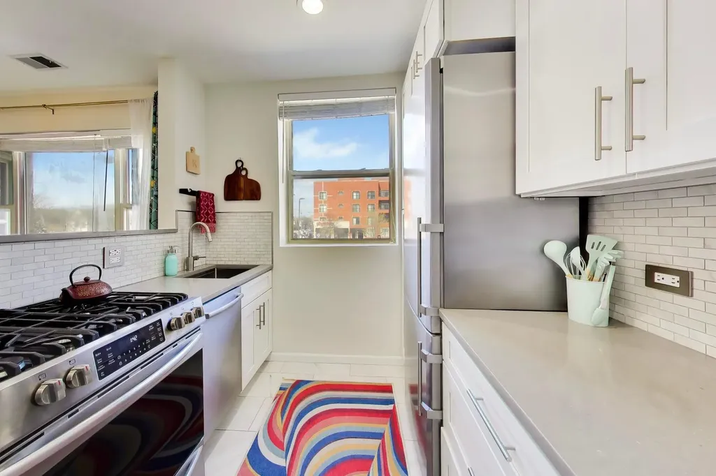 3839 North Western Avenue Chicago IL 60618