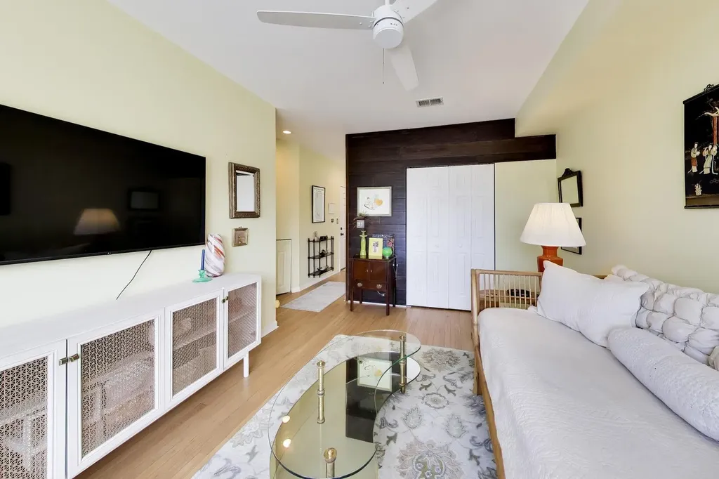3839 North Western Avenue Chicago IL 60618