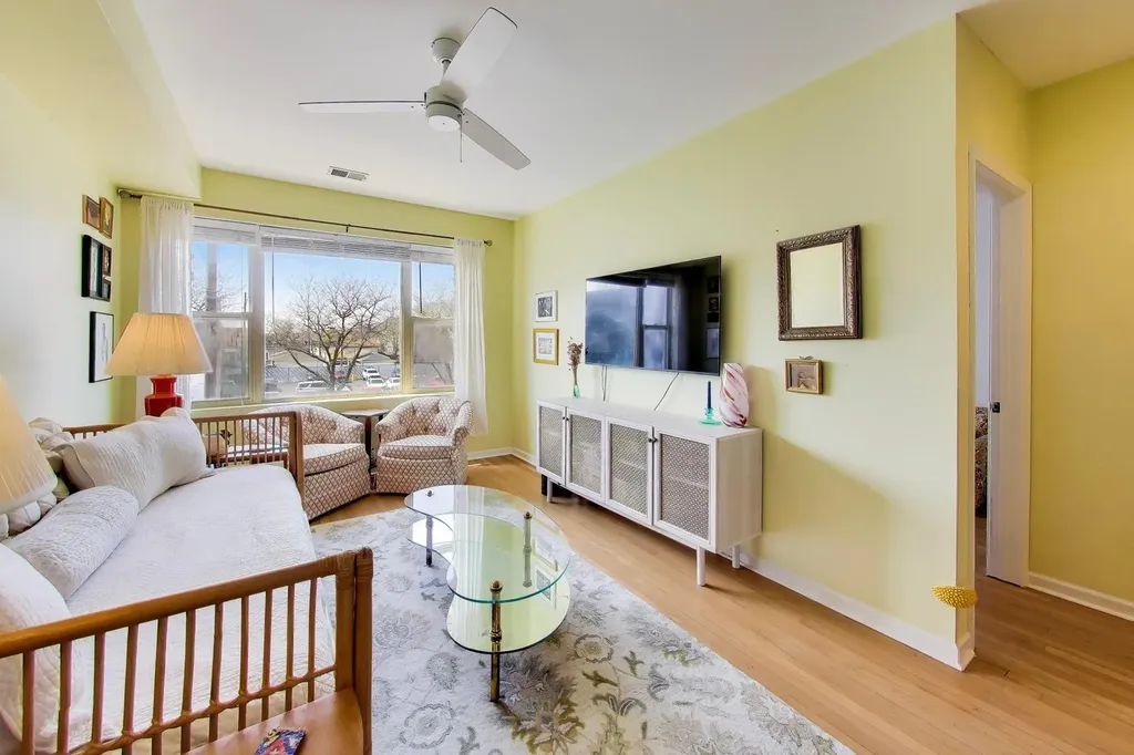3839 North Western Avenue Chicago IL 60618