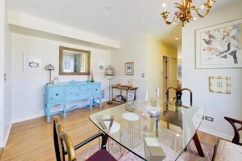 3839 North Western Avenue Chicago IL 60618