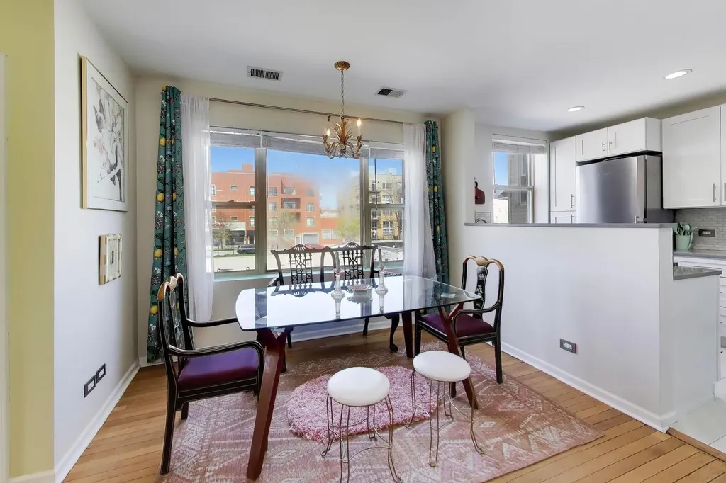 3839 North Western Avenue Chicago IL 60618