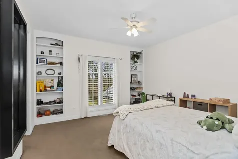 575 Stable Lane Lake Forest IL 60045
