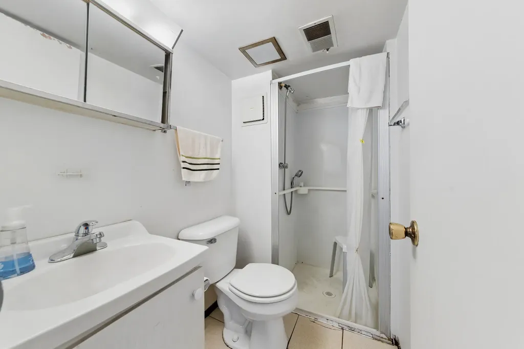 6948 West Berwyn Avenue Chicago IL 60656