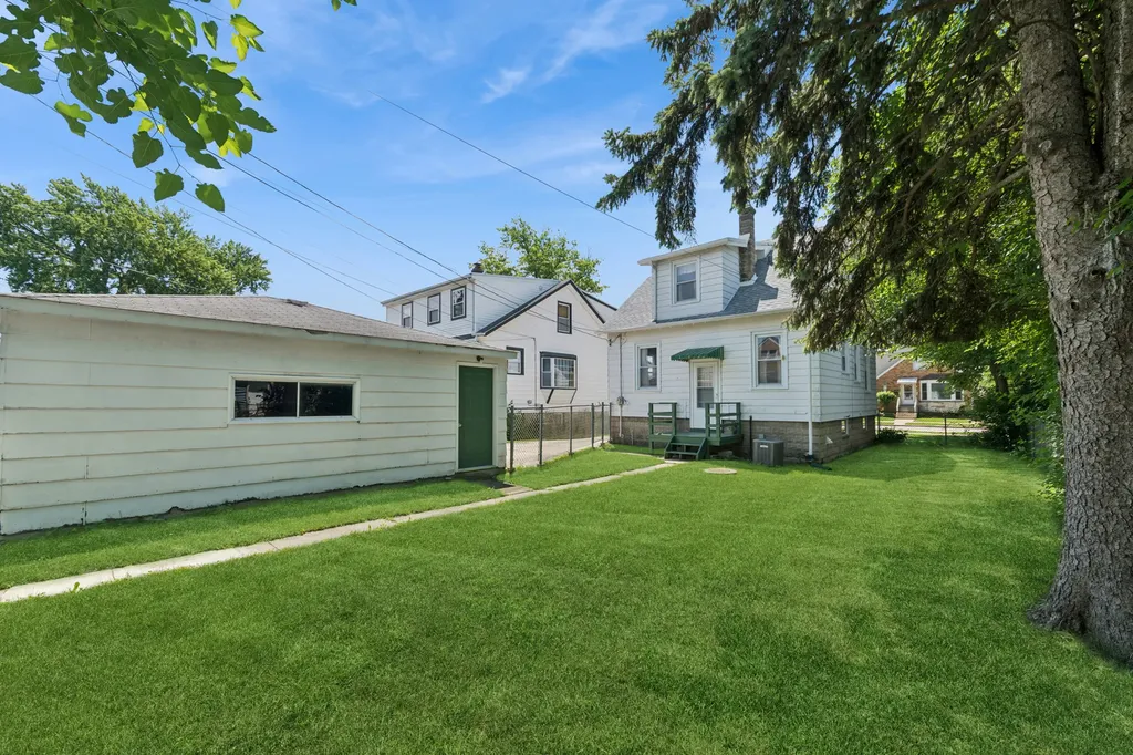 6948 West Berwyn Avenue Chicago IL 60656