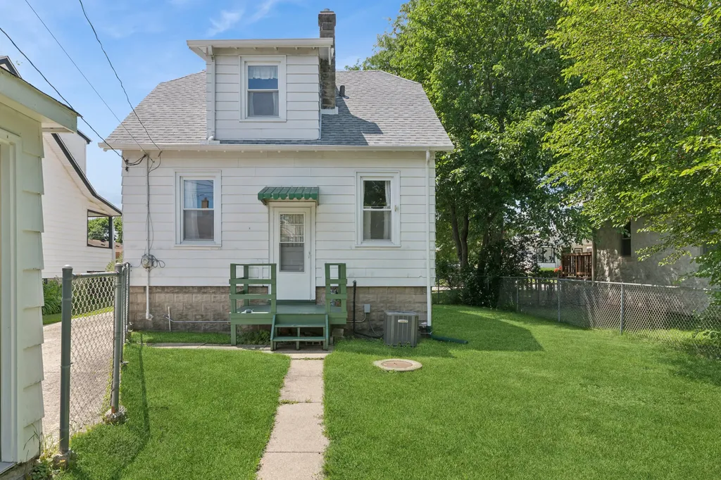6948 West Berwyn Avenue Chicago IL 60656