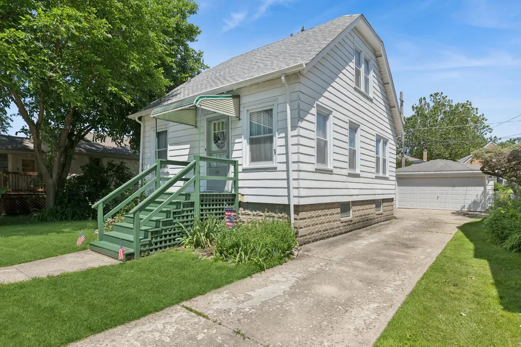 6948 West Berwyn Avenue Chicago IL 60656
