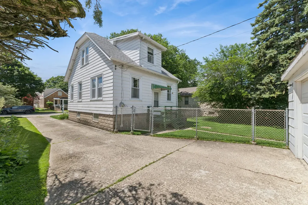 6948 West Berwyn Avenue Chicago IL 60656