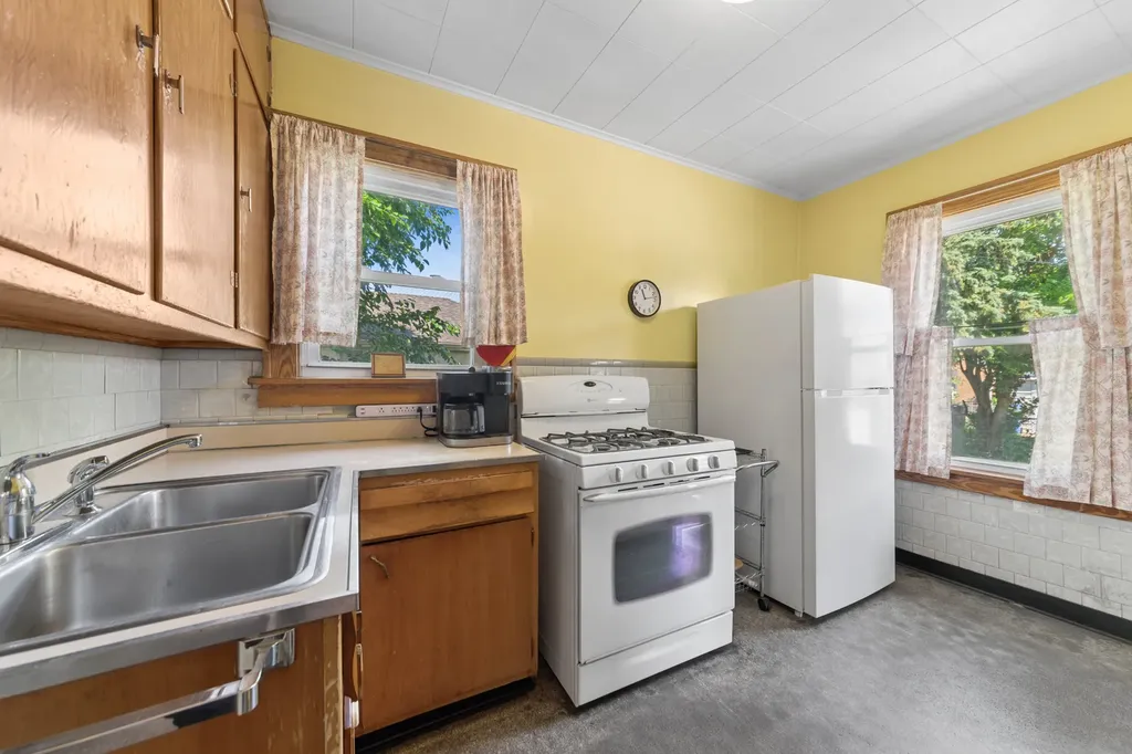 6948 West Berwyn Avenue Chicago IL 60656