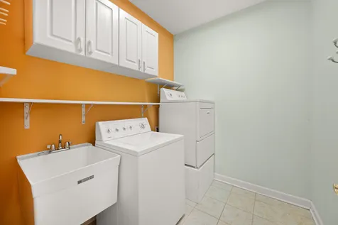 223 Quinlan Avenue Dekalb IL 60115