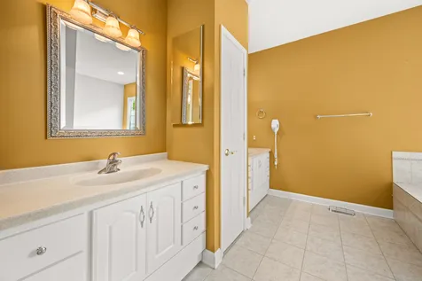 223 Quinlan Avenue Dekalb IL 60115