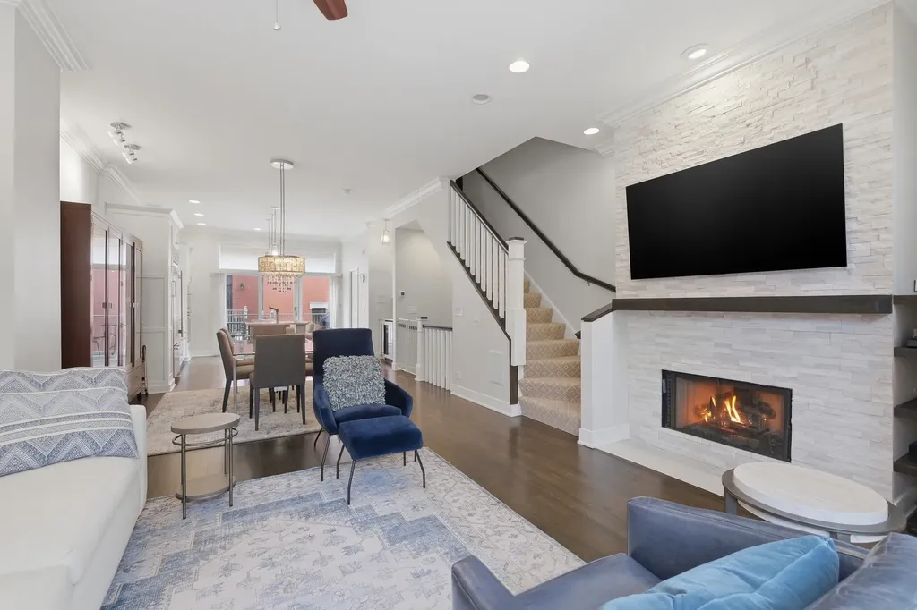 449 North Clinton Street Chicago IL 60654