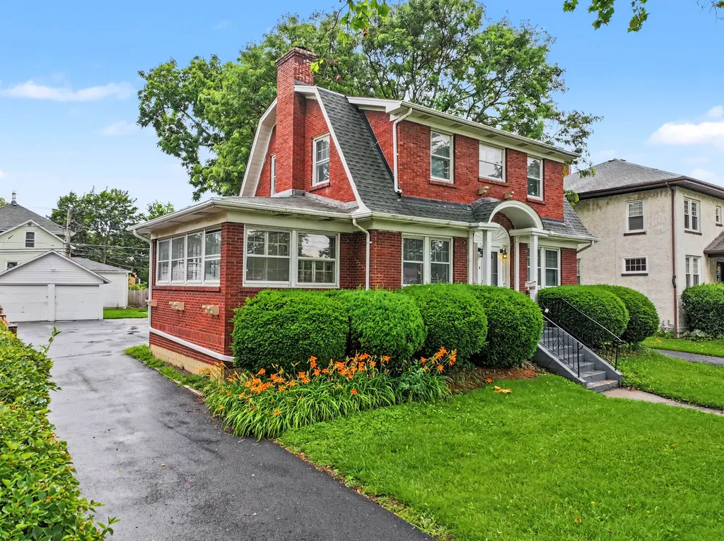 24 North Belmont Avenue Arlington Heights IL 60004