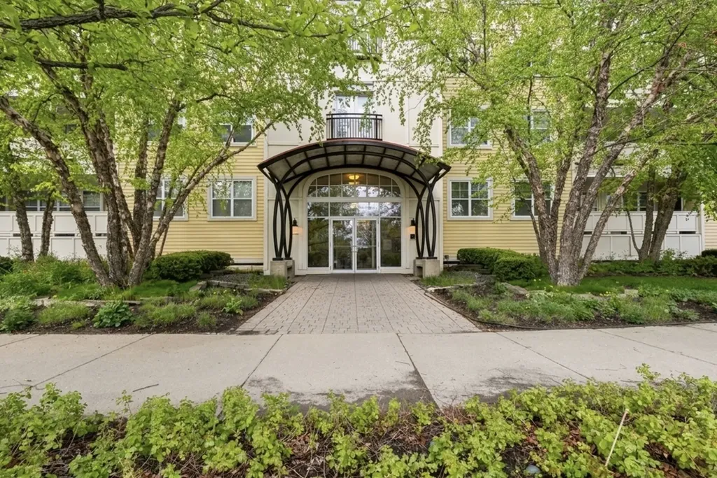 977 Harris Road Grayslake IL 60030